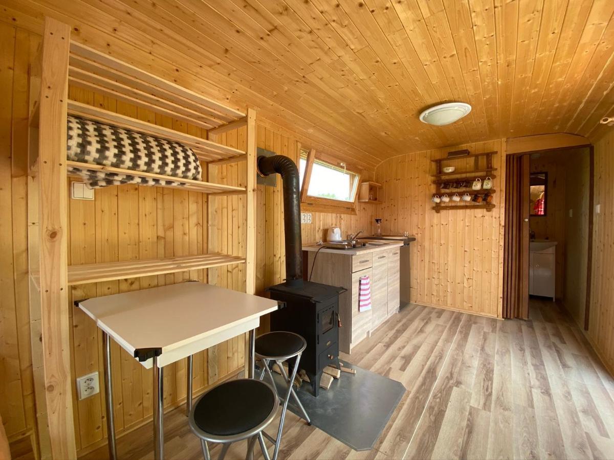 Hotel Maringotka Na Samote Na Kozi Farme Pobezovice Exteriér fotografie