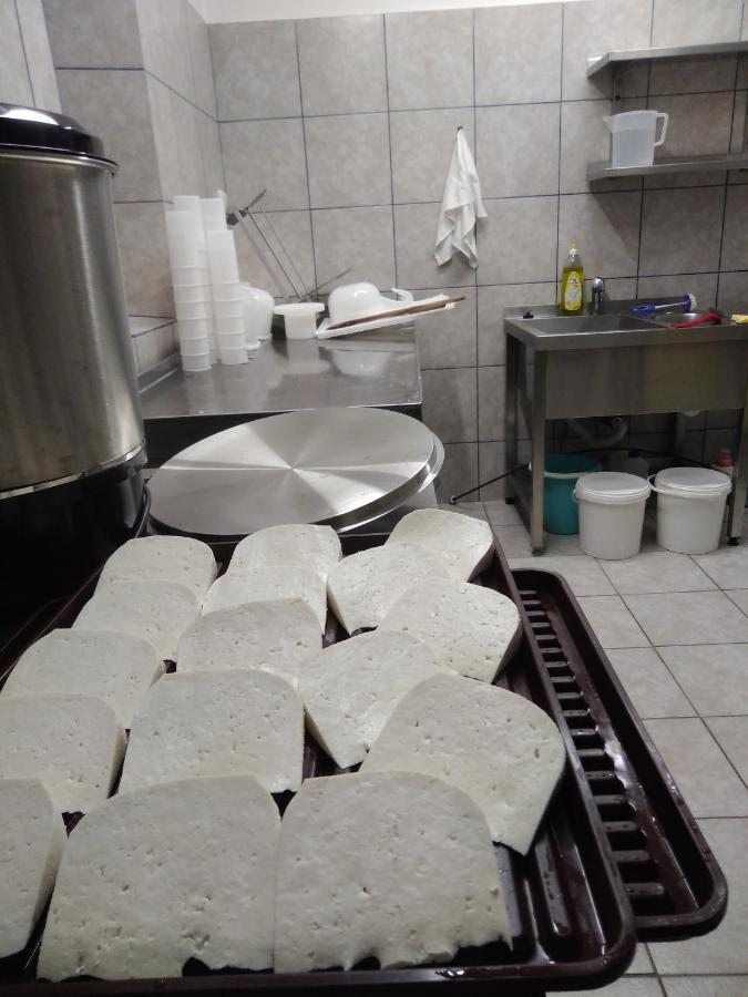 Hotel Maringotka Na Samote Na Kozi Farme Pobezovice Exteriér fotografie